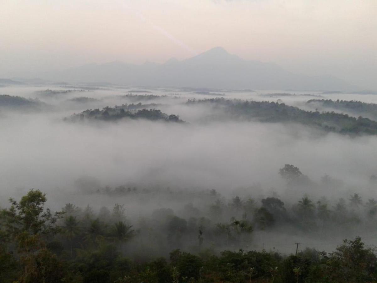 เกราลา ไวลด์ สเตย์ Hotel Kanthalloor ภายนอก รูปภาพ